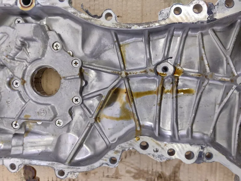 Крышка двигателя передняя