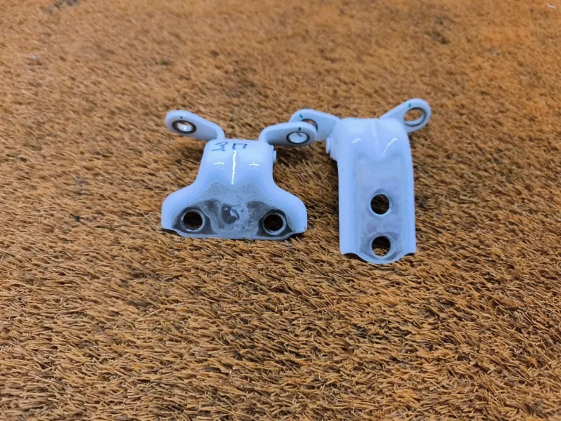 Петля двери