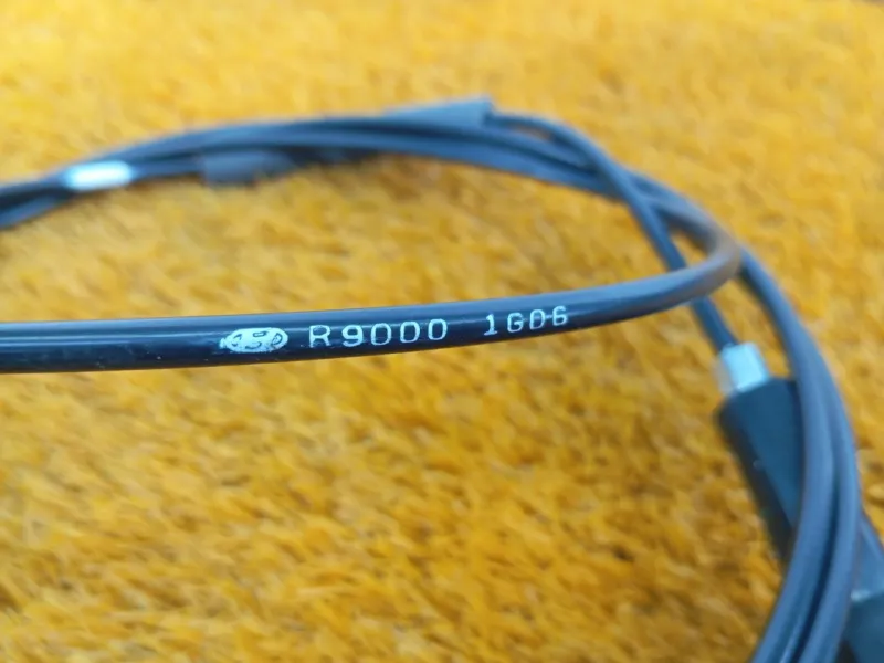 Трос лючка топливного бака