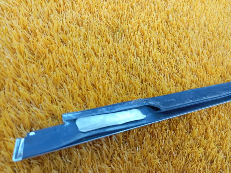 Уплотнитель стекла двери