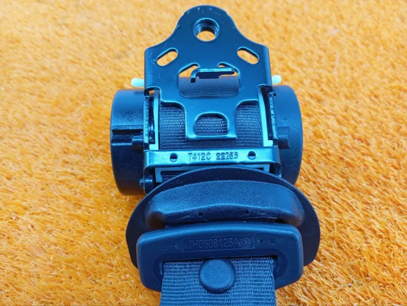 Ремень безопасности