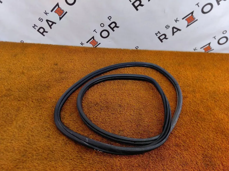 Уплотнитель проема двери