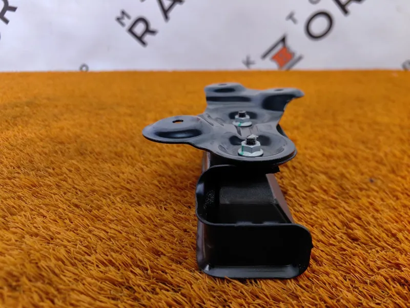 Демпфер крышки багажника