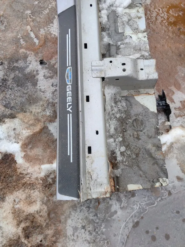 Порог с центральной стойкой