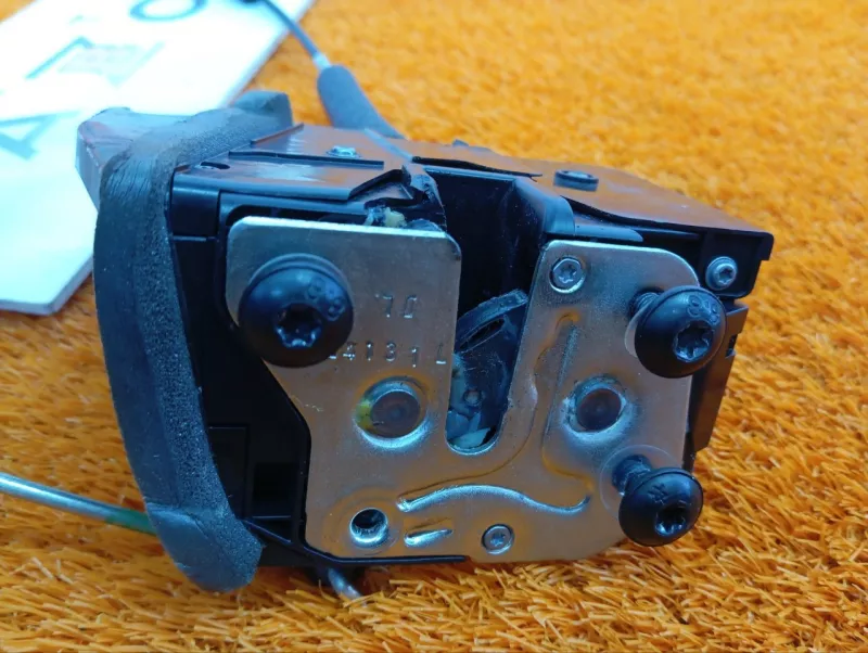 Замок двери