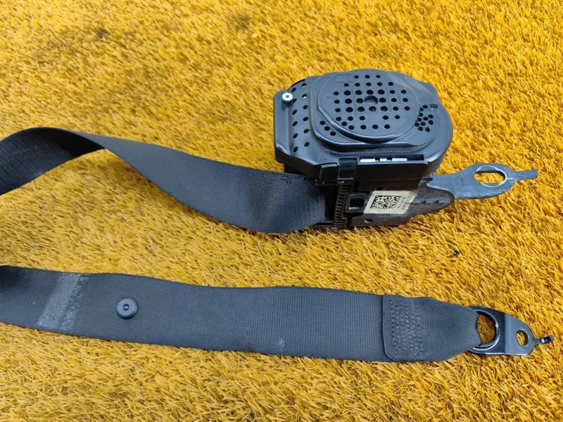 Ремень безопасности