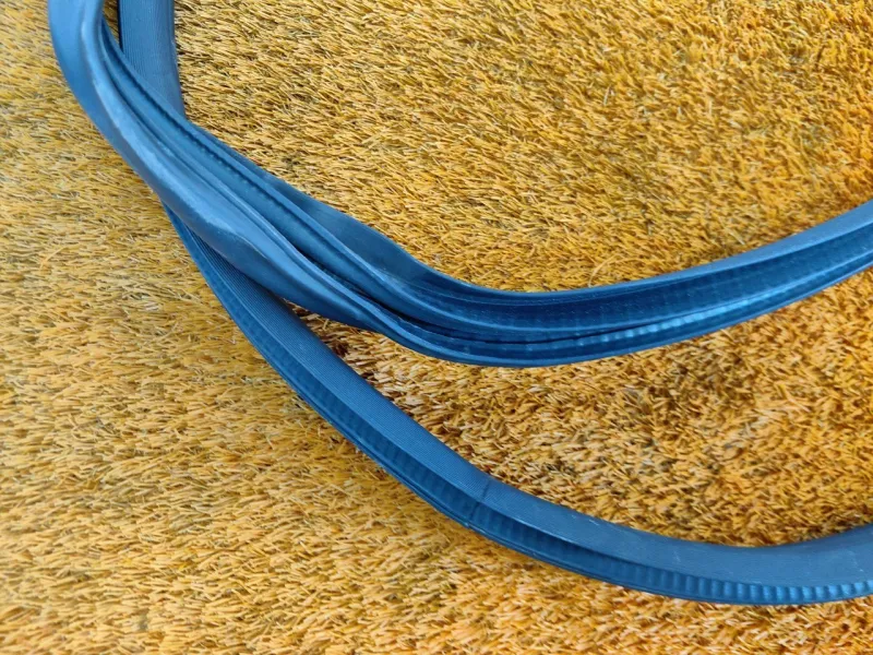 Уплотнитель проема двери