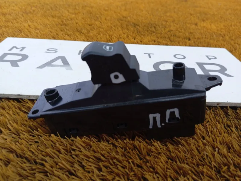 Кнопка стеклоподъемника