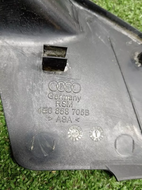 Уголок двери