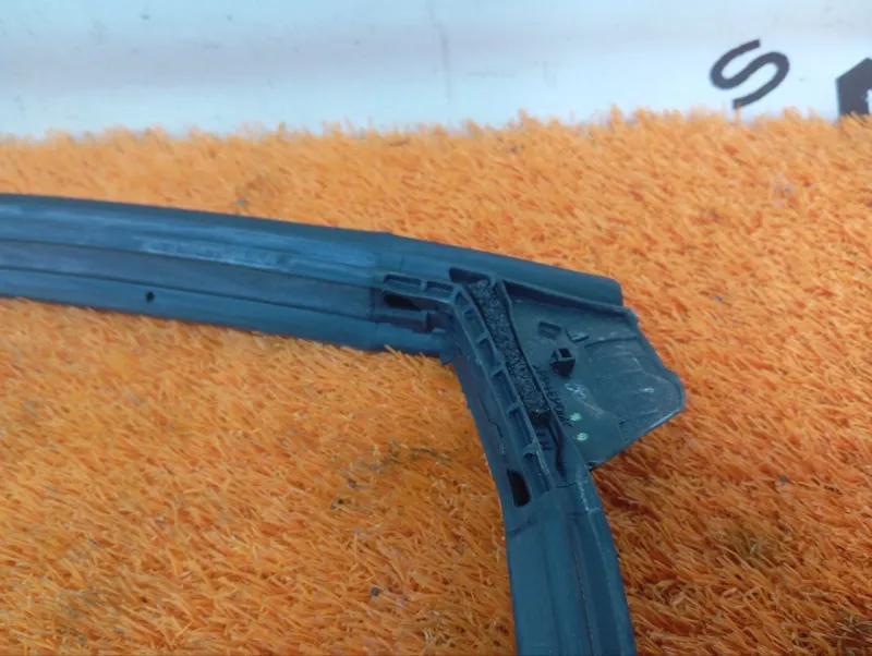 Уплотнитель двери