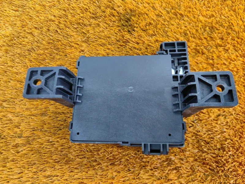 Блок предохранителей под капот