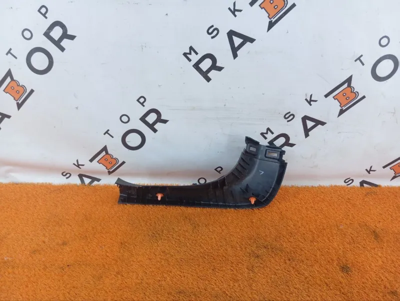 Обшивка крышки багажника