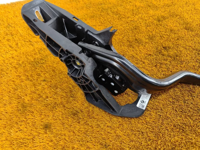 Педаль тормоза