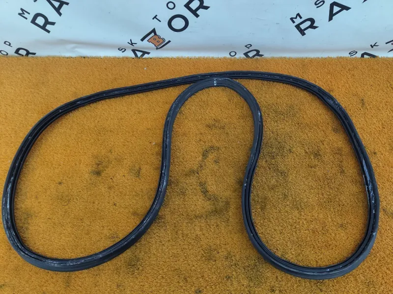 Уплотнитель багажника