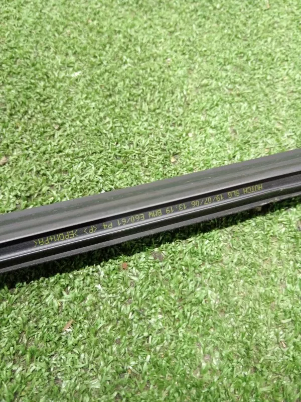 Уплотнитель стекла двери