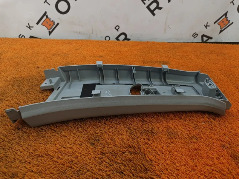 Обшивка центральной стойки