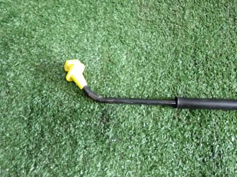 Упор капота передний