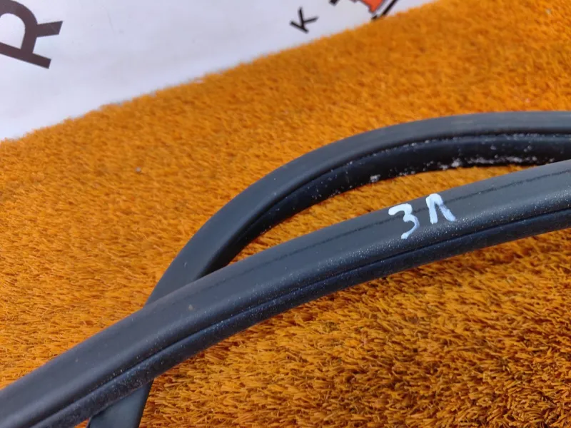 Уплотнитель проема двери