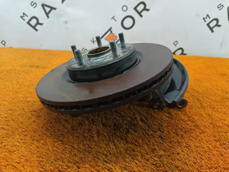 Кулак поворотный