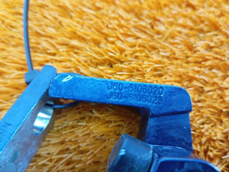 Петля двери