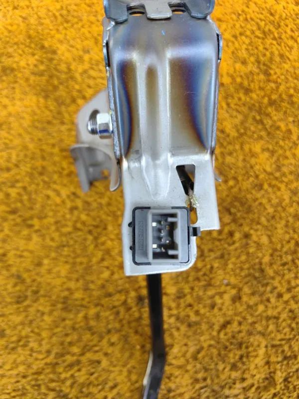 Педаль тормоза