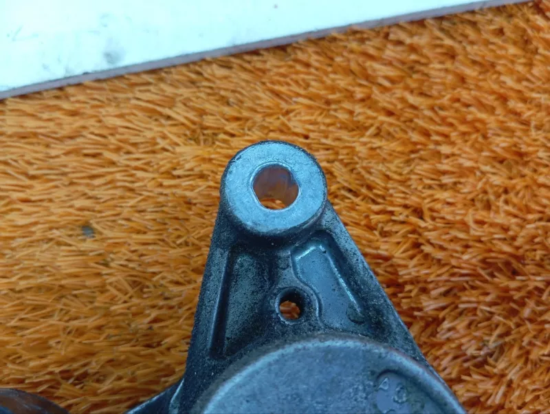 Ролик натяжной навесного оборудования