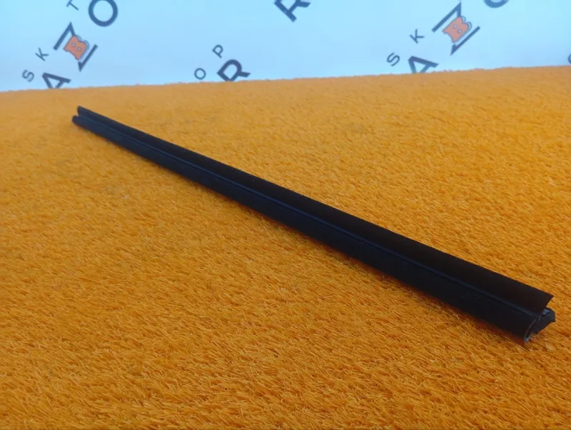 Уплотнитель стекла двери