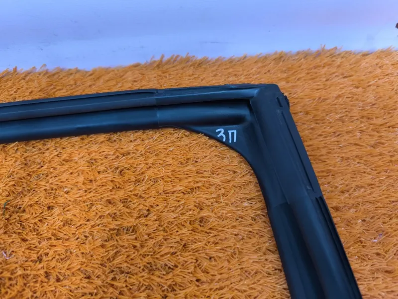 Уплотнитель стекла двери