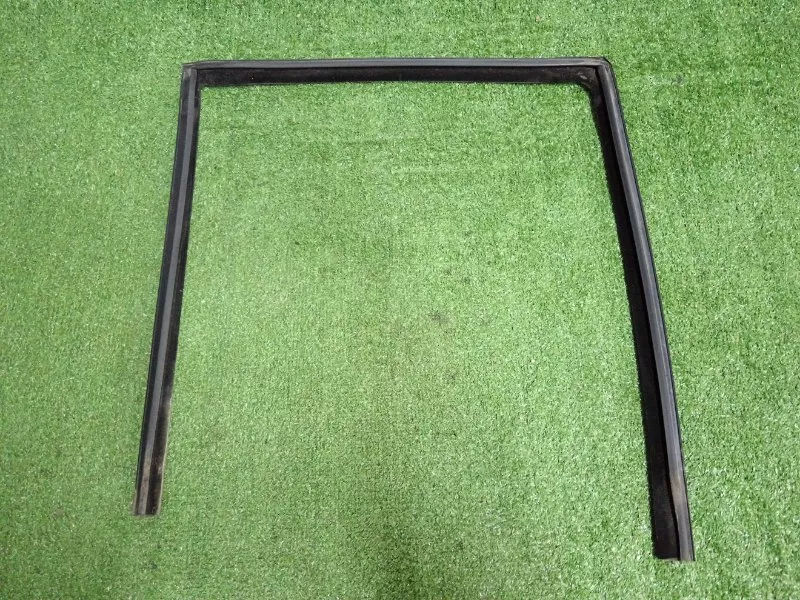 Уплотнитель стекла двери