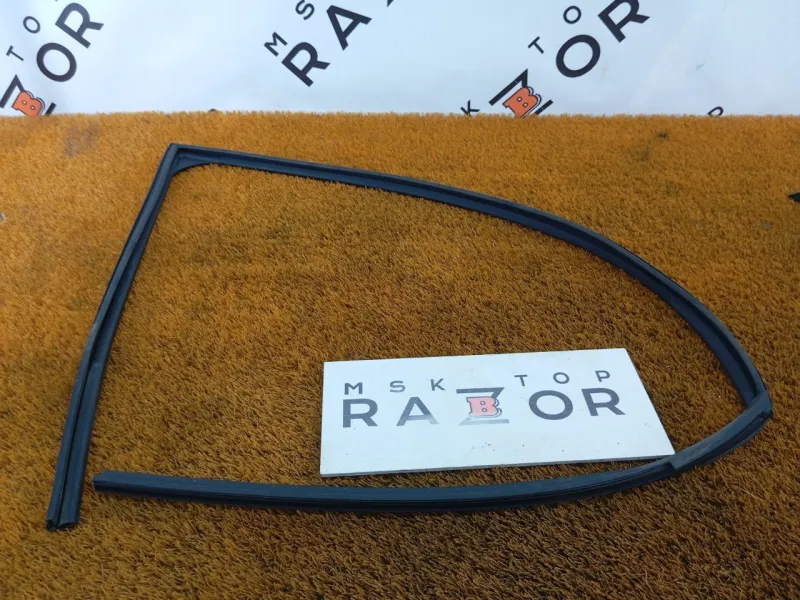 Уплотнитель стекла двери