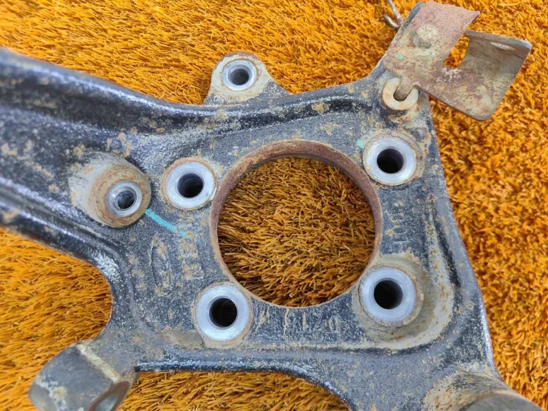 Кулак поворотный