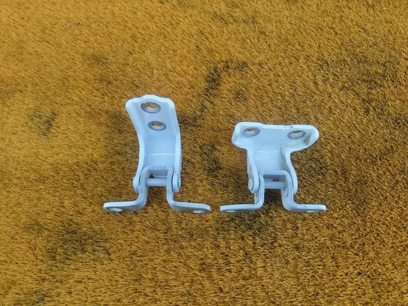 Петля двери