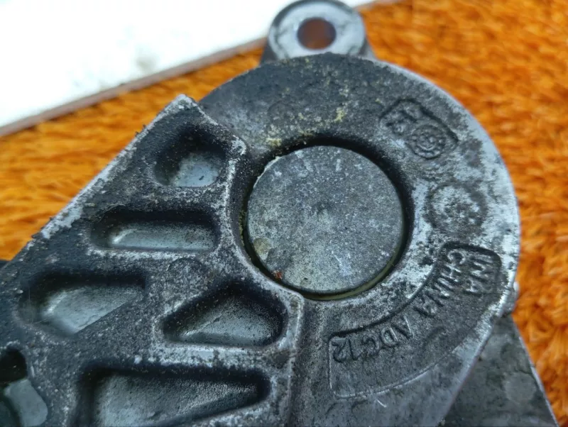 Ролик натяжной навесного оборудования