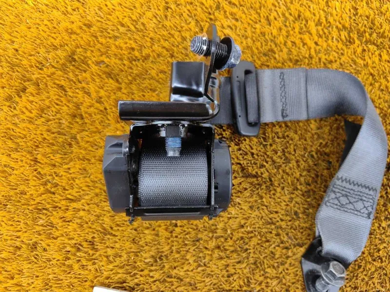 Ремень безопасности