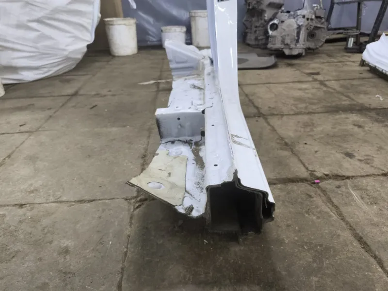 Порог с центральной стойкой