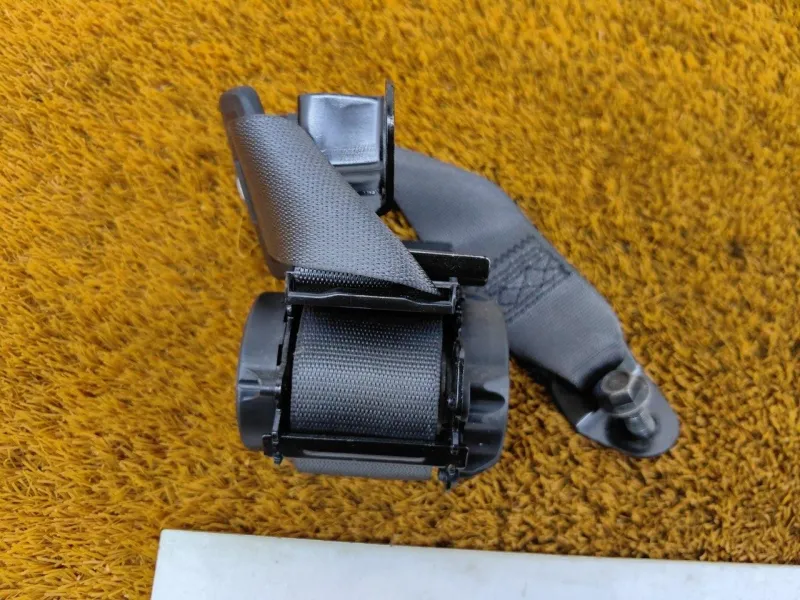 Ремень безопасности