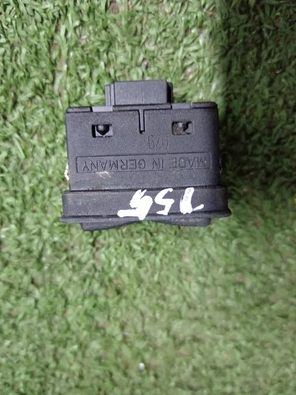 Кнопка стеклоподъемника