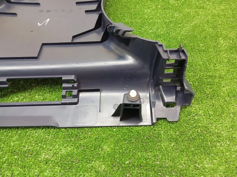 Обшивка центральной стойки