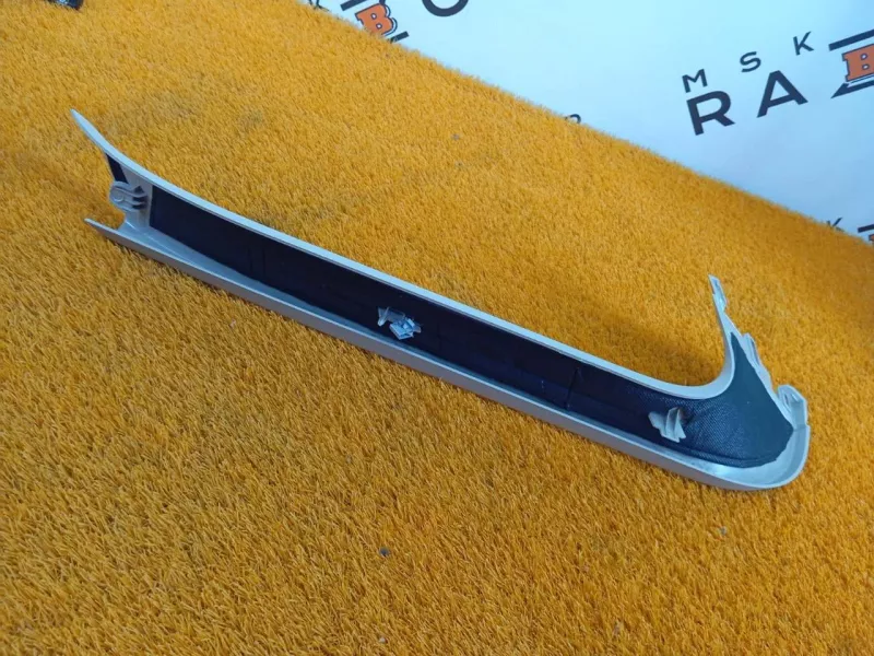 Обшивка двери багажника