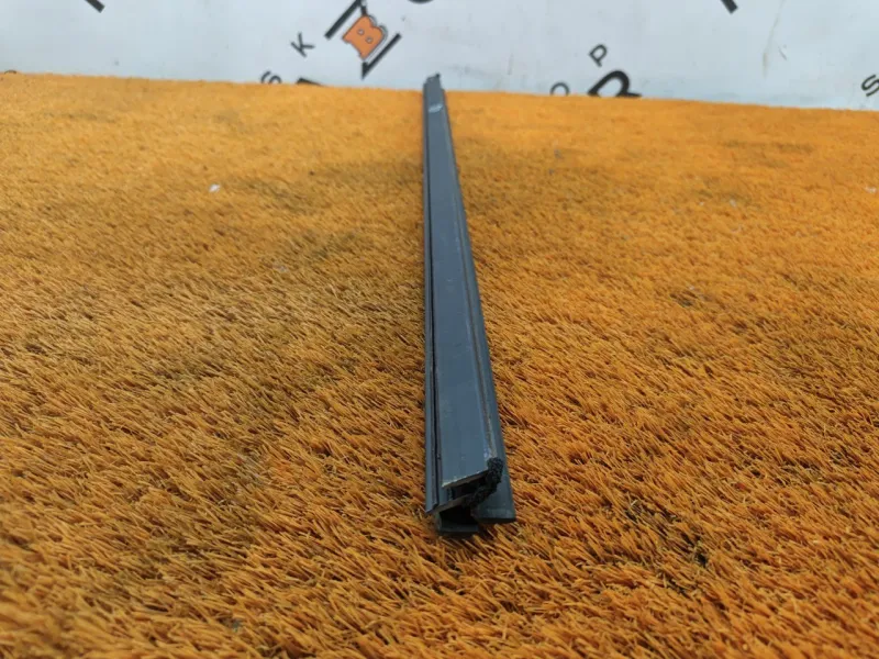 Уплотнитель стекла двери