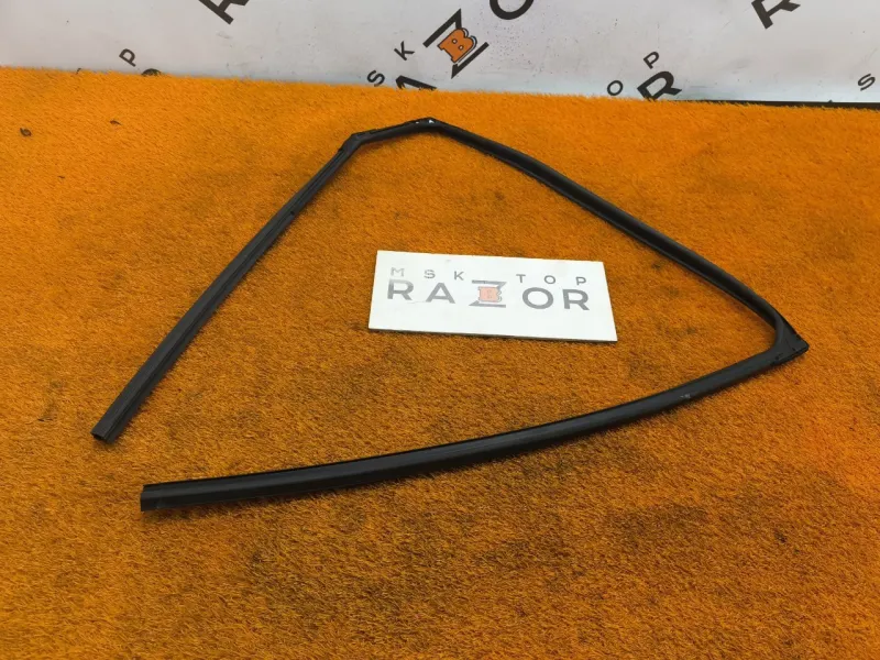 Уплотнитель стекла двери