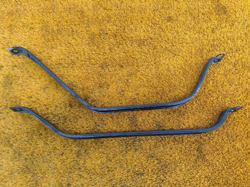 Крепление топливного бака