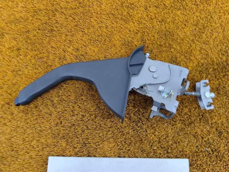 Рычаг стояночного тормоза