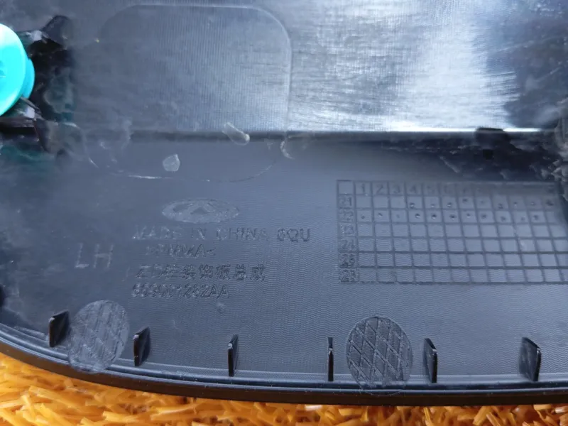 Накладка крышки багажника