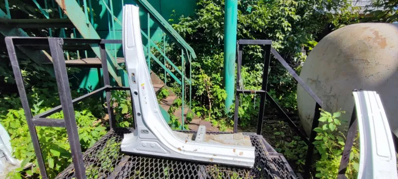 Порог с центральной стойкой