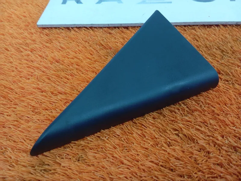 Уголок двери