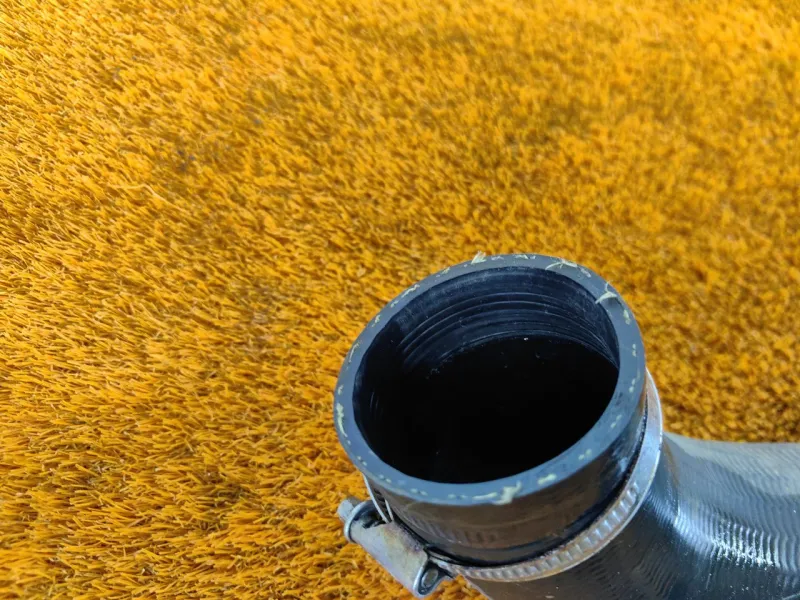 Патрубок воздушного фильтра