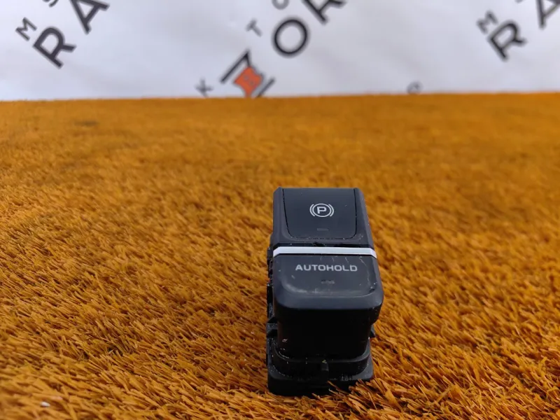 Кнопка стояночного тормоза