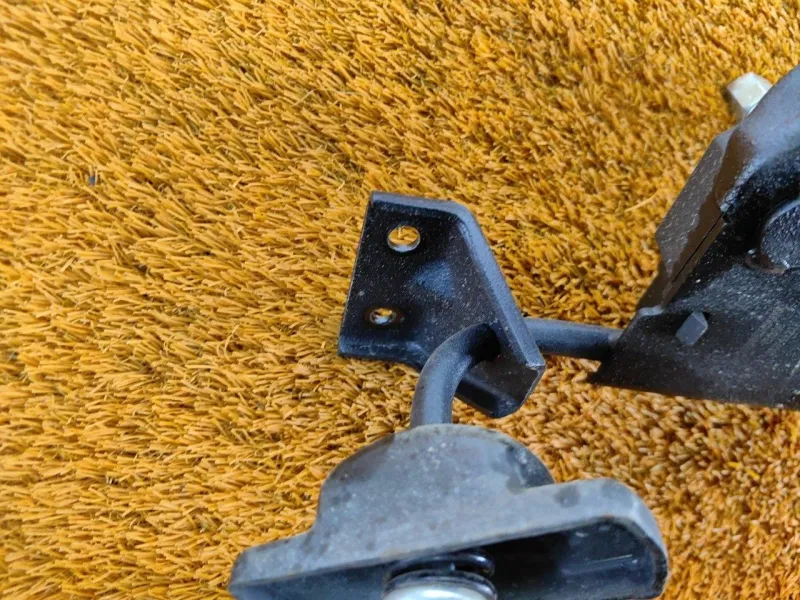 Крепление запасного колеса