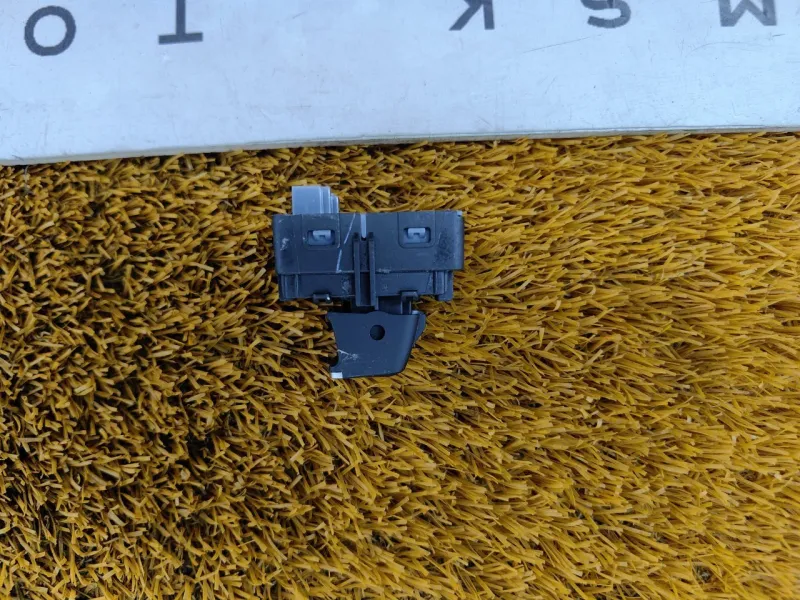 Кнопка стеклоподъемника